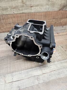 33293-06a Harley-davidson Dyna Street Bob And Wide Glide Black Transmission Housing Case