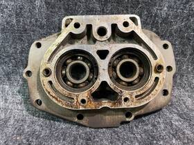 35251-93c Harley Davidson Touring And Softail 5 Speed Transmission Bearing Housing Trap Door 35086-99