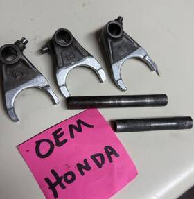 Honda 24211-ka4-700 Cr250r 1982 Shift Forks And Shaft 1981 1983 Cr 250 480 Gear Cr480r Oem Vtg