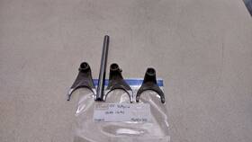 Honda 24211-mz0-000 1997 Gl1500c Valkyrie Transmission Shift Forks And Shaft #424.1-25