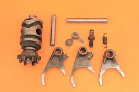 13140-1058 Kawasaki 1986 86-04 Kx500 Kx 500 Oem Gear Shift Fork Transmission Drum Cam Holder