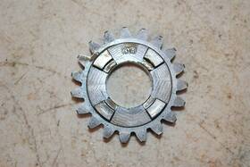 56533007300 Ktm 56533009300 620 400 Egs Sc Transmission Countershaft 4th Gear 19t 4m3 94-95