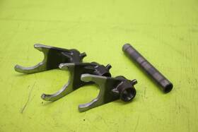2521144b00 Suzuki 1997-2004 Marauder Vz800 Shift Shifter Forks Shaft Gear Oem