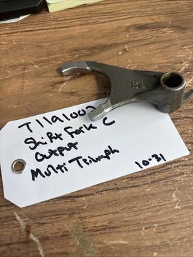 Triumph T1191002 Oem Shifter Fork C Output Daytona America Sprint