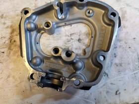 14b-15416-00-00 Yamaha Yzf R1 Yzfr1 Right Inner Oil Pump Engine Cover 09-14 Used Oem