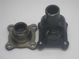 Yamaha 2h7-46180-00-00 1980 Xs1100 Xs 1100 Drivetrain Cross Yoke U-joint And Bearing Housing