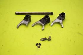 Yamaha 4h71851101 1980-1982 Xj 650 Xj650 Shift Shifter Fork Guide Bar 4h7185130
